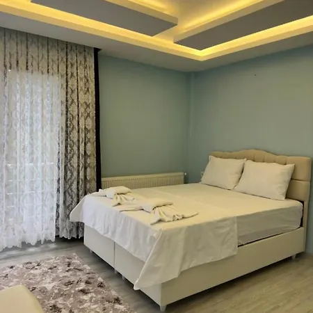 Rose Hotel *
